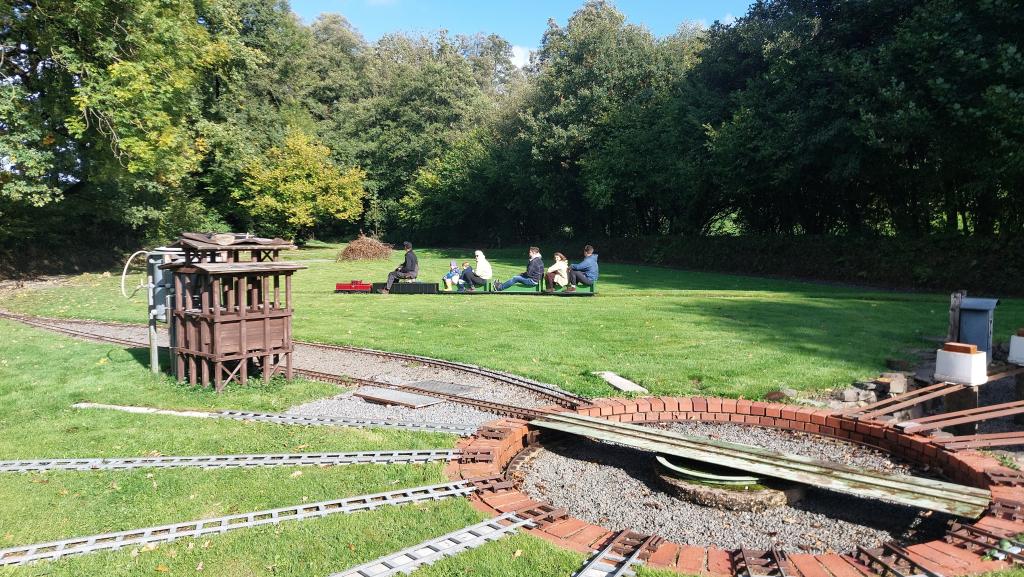 Besetzter Personenzug.