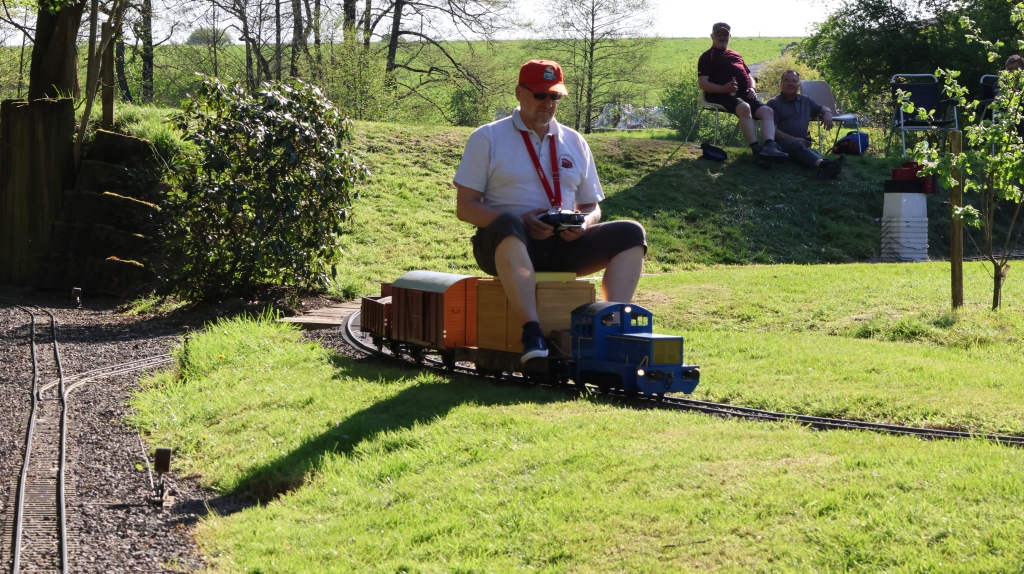 Werkslok auf der Paradestrecke.