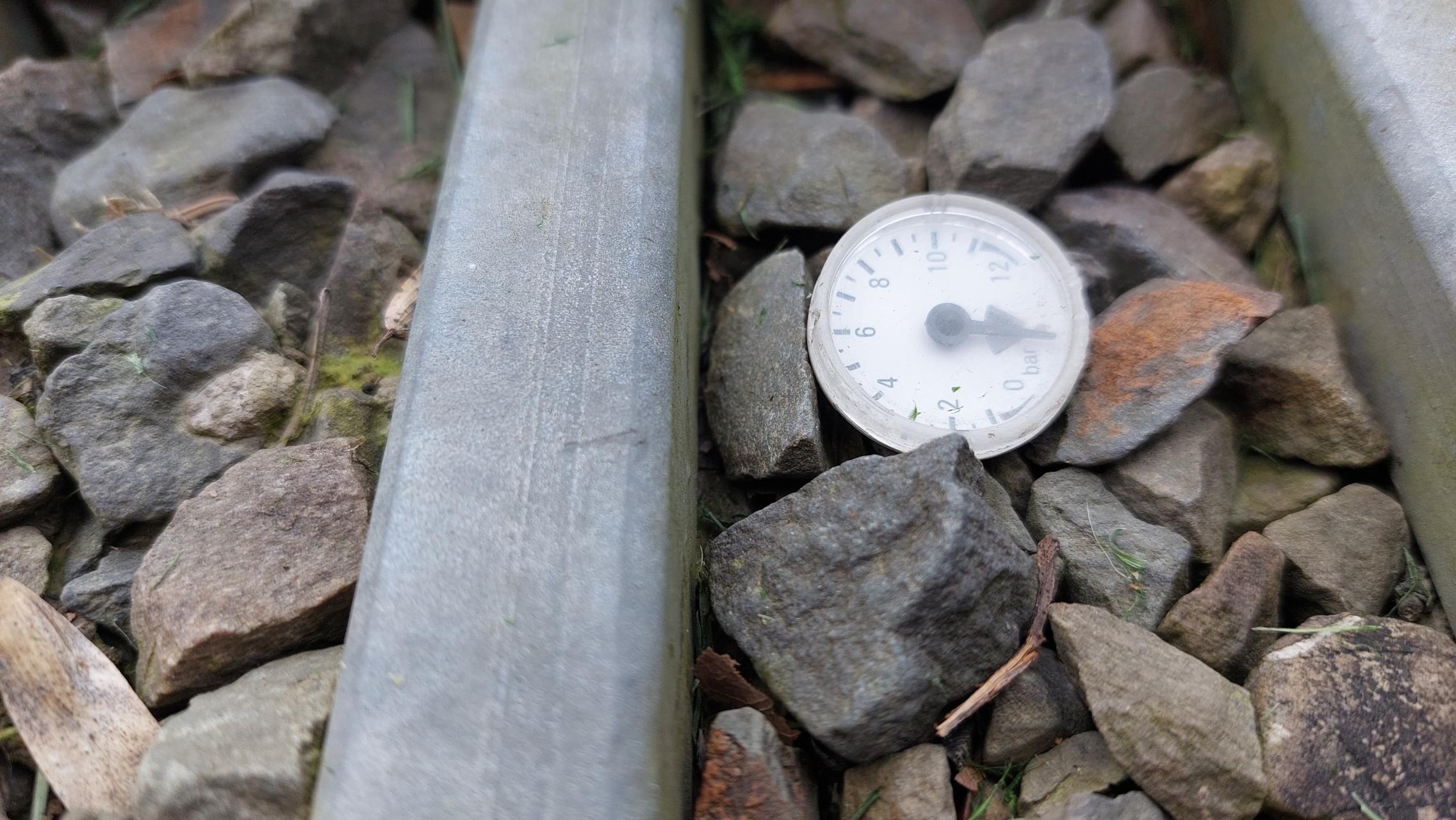Manometer im Gleis